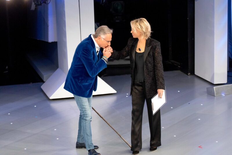 Ascolti tv del 1° febbraio 2025: C’è Posta Per Te segna il record stagionale (31.9%), annichilito Ora o Mai Piu (16.5%). In daytime si conferma Tradimento (18.9%) DATI TOTAL AUDIENCE